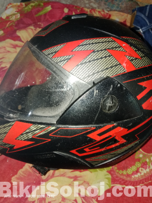 দুইটা হেলমেট